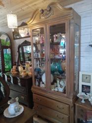 Gracie D's Antiques Collectibles & Giftware