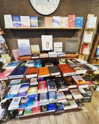 Christian Book Store La Tienda