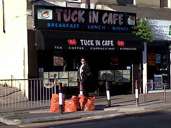 Tuck in Cafe