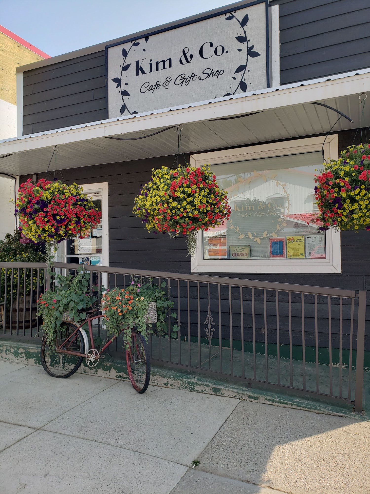 Kim & CO. cafe & gift shop