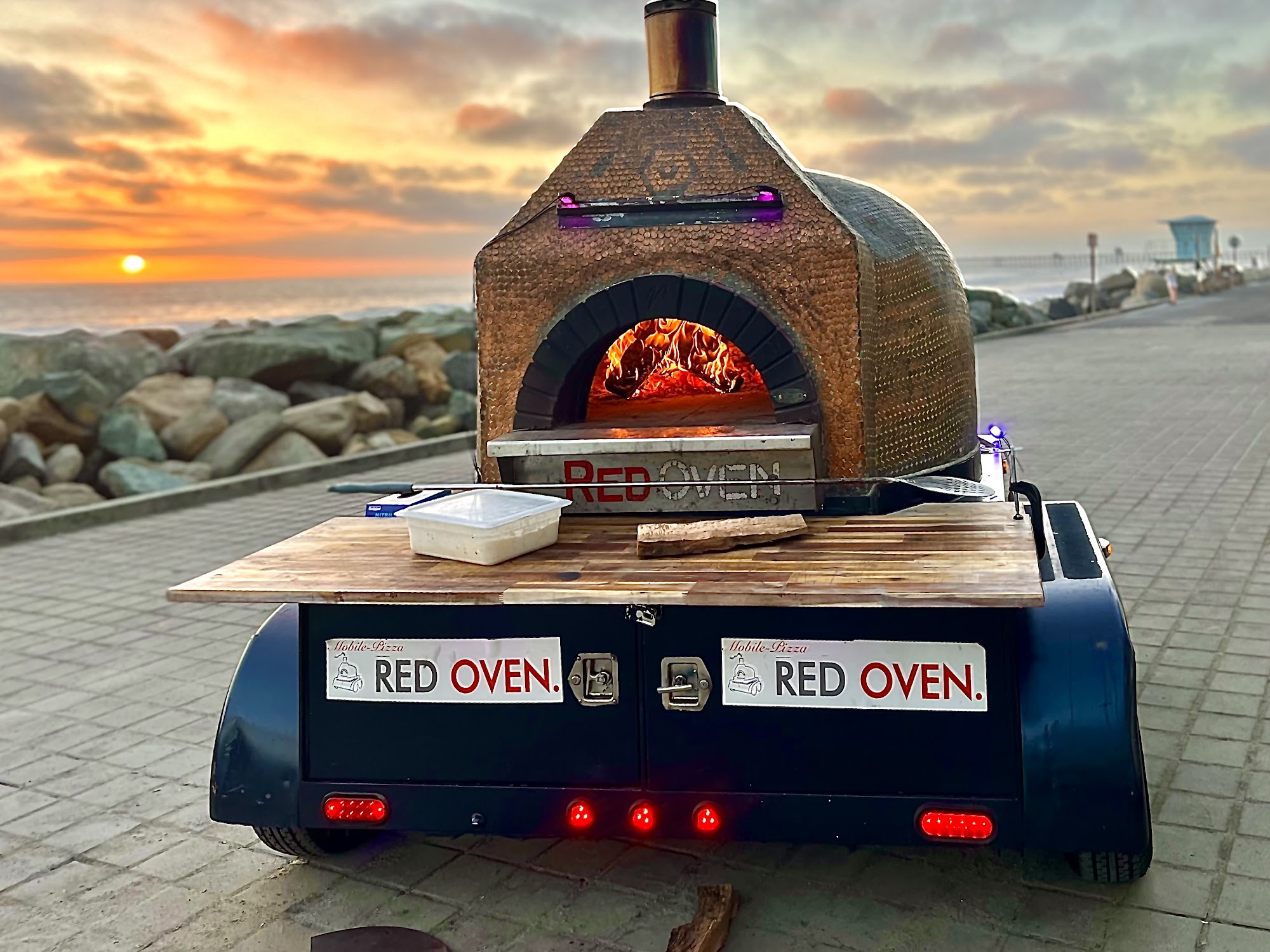 RED OVEN PIZZA