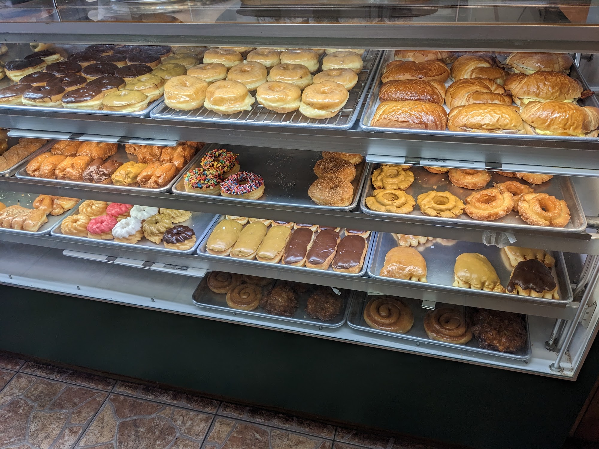 Baker's Dozen Donuts | Commonwealth Square