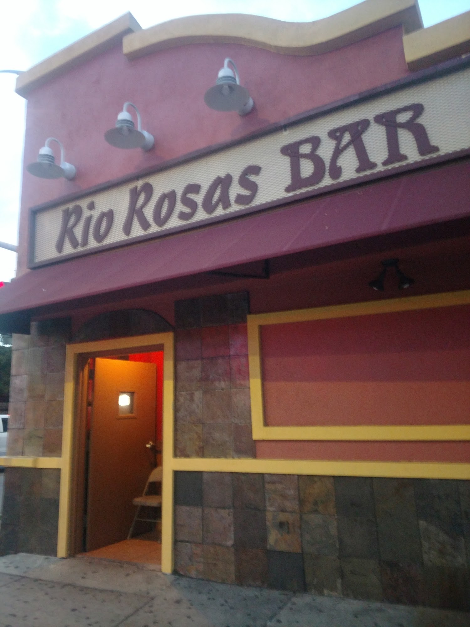 Rio Rosas Bar