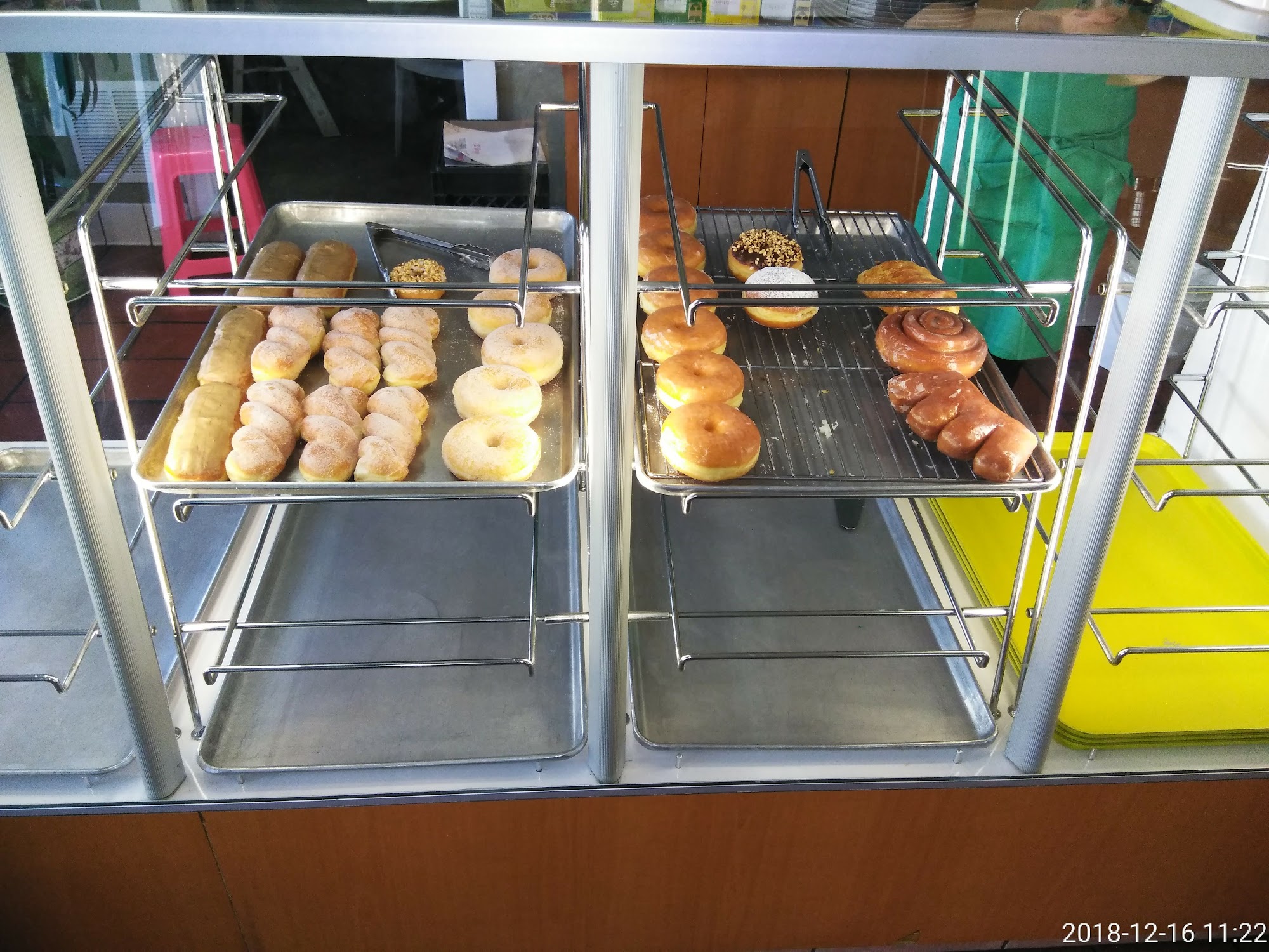 Lisa’s Donut Alley