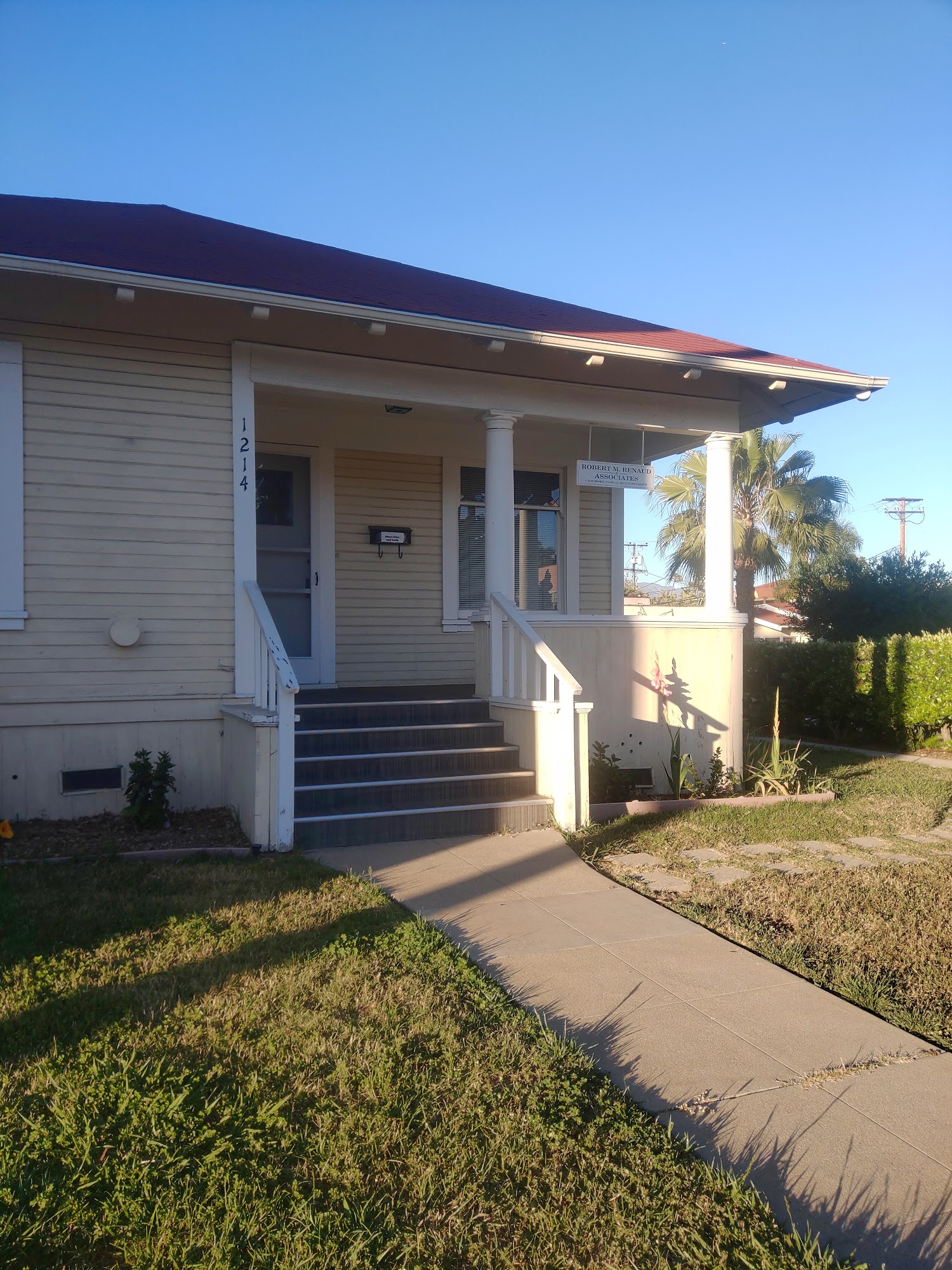 Robert M Renaud & Associates