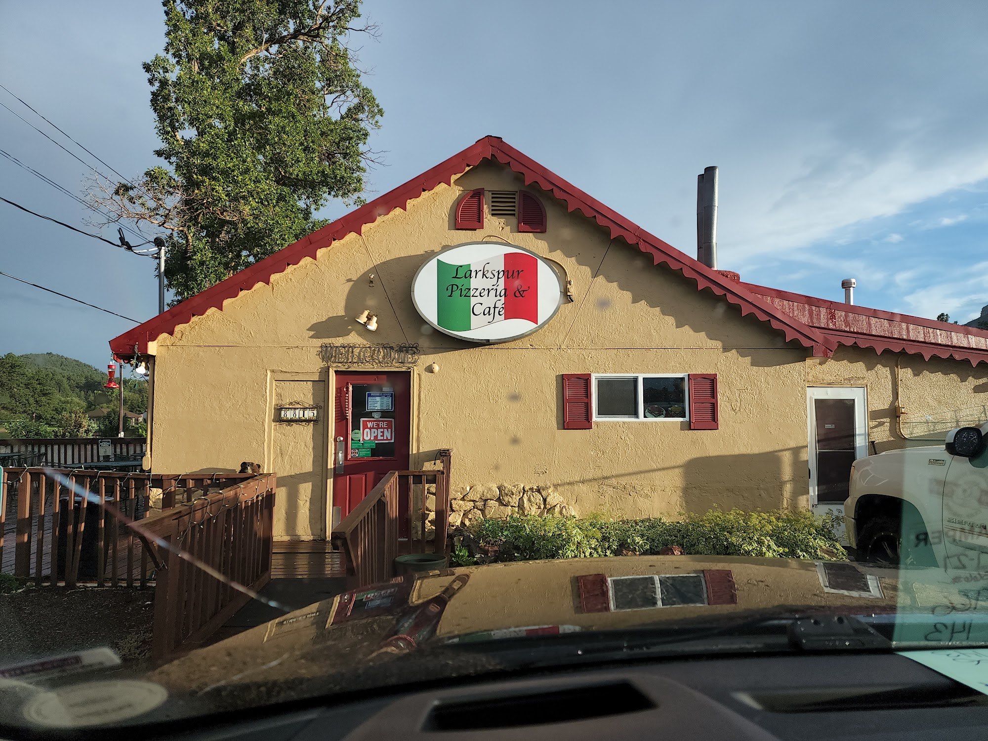 Larkspur Pizzeria & Cafe