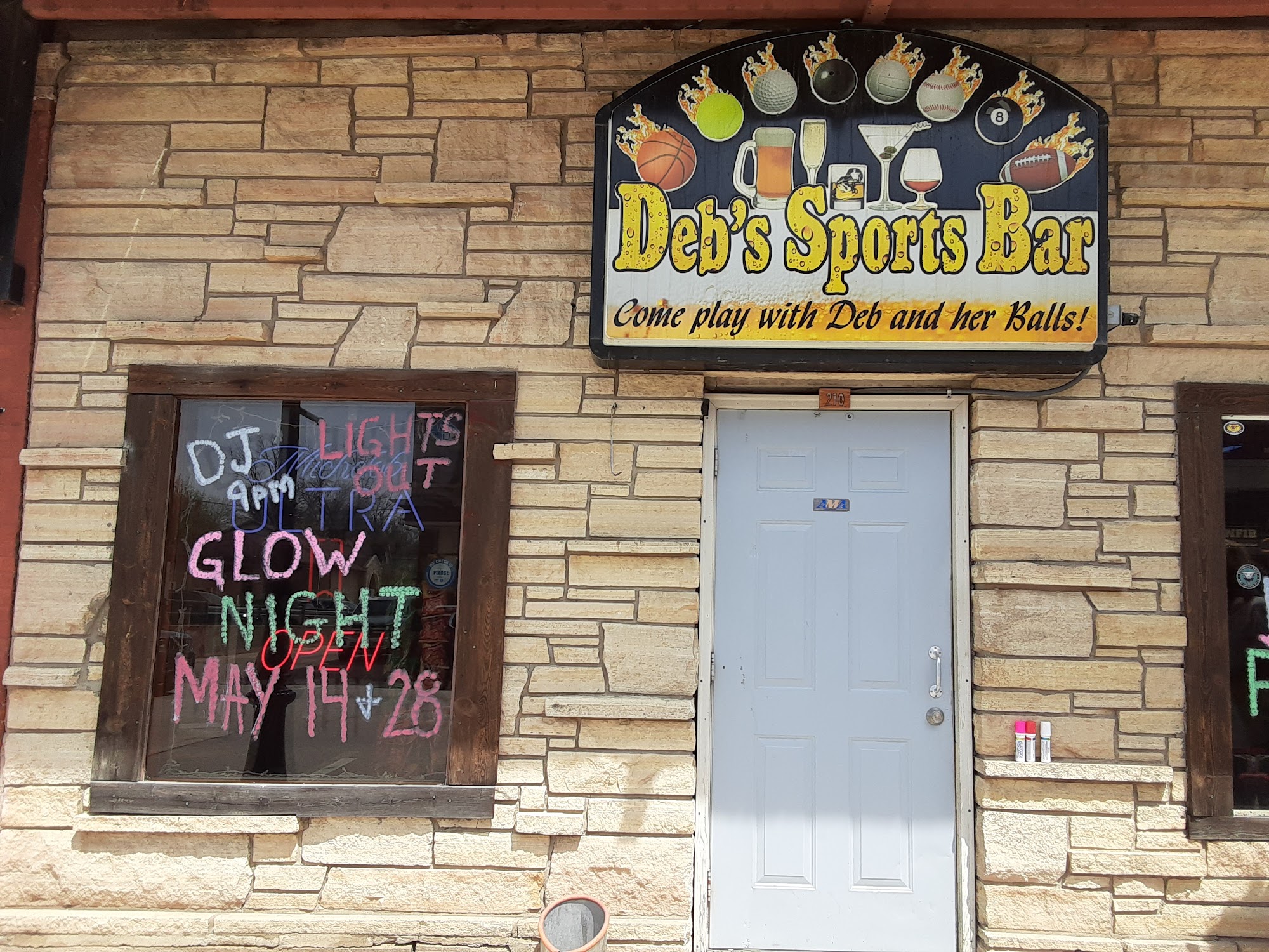 Deb's Sports Bar