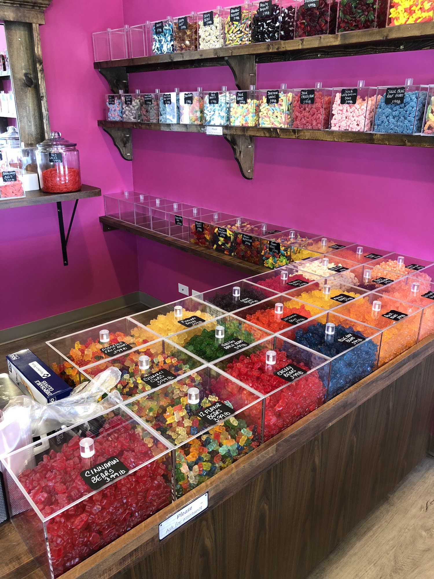 Raffy’s Candy Store (Ice Cream, Popcorn, Nuts & more)