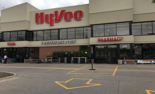 Hy-Vee Grocery Store