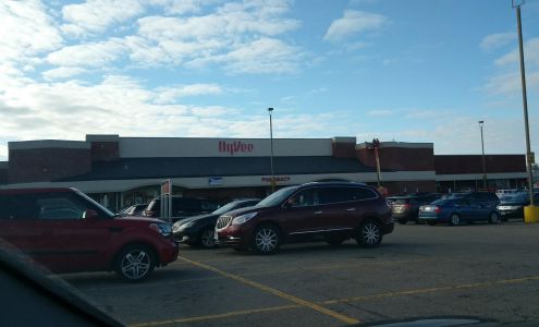 Hy-Vee Grocery Store