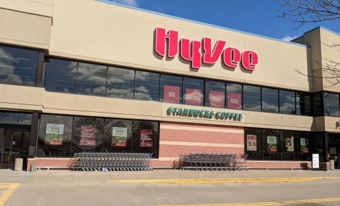 Hy-Vee Grocery Store