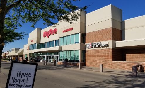 Hy-Vee Grocery Store