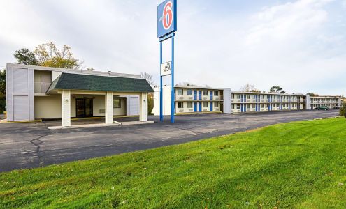 Motel 6 Dubuque, IA