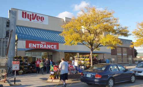 Hy-Vee Grocery Store