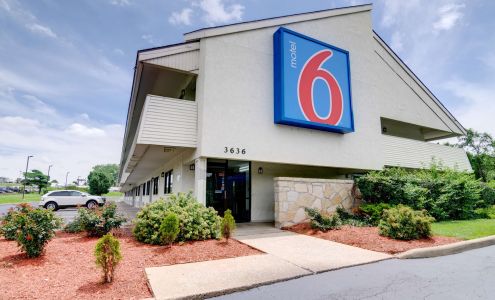 Motel 6 Kansas City, MO