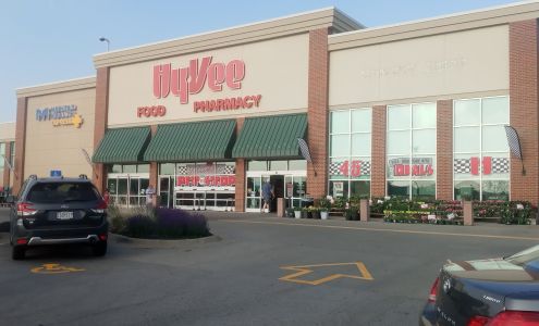 Hy-Vee Grocery Store