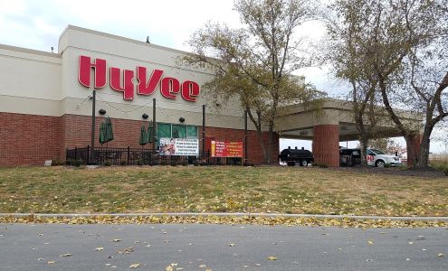 Hy-Vee Grocery Store