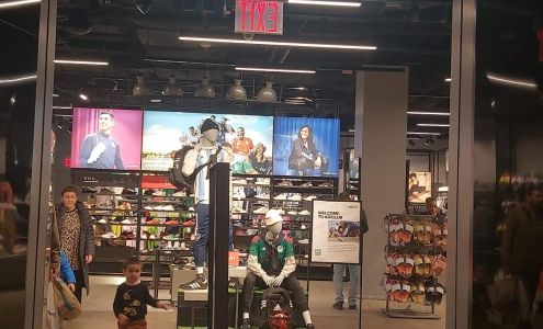 adidas Store New York, Kings Plaza Mall