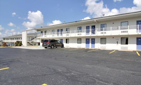 Motel 6 Middleburg Heights, OH - Cleveland