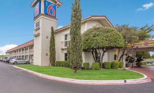 Motel 6 Dallas, TX - Market Center