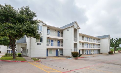 Motel 6 Grand Prairie, TX - Near Six Flags Drive