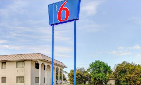 Motel 6 Waco, TX - Lacey Lakeview