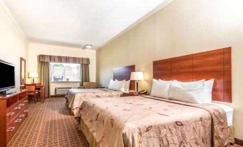 Ramada by Wyndham College Station