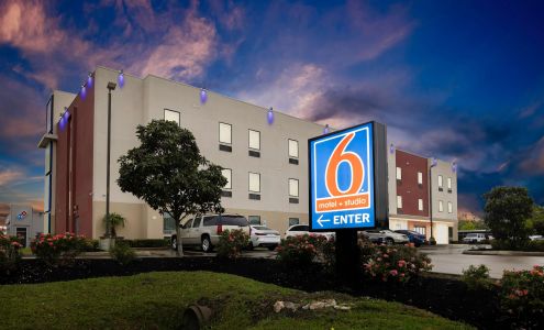 Motel 6 Texas City, TX - I-45 South