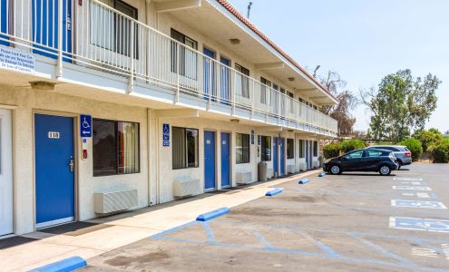 Motel 6 Bakersfield, CA - Convention Center