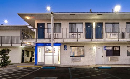 Motel 6 Bakersfield, CA - South