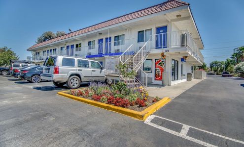 Motel 6 Stockton, CA - Charter Way West