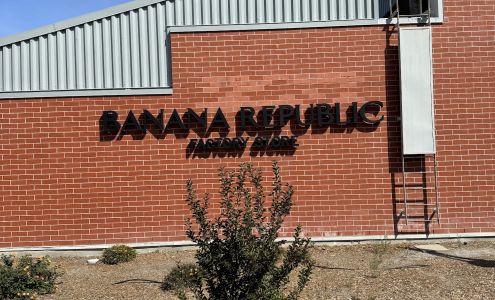 Petaluma Village Premium Outlets