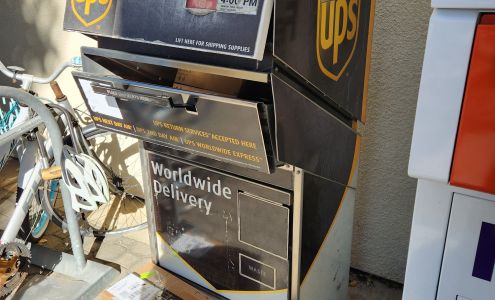 UPS Drop box