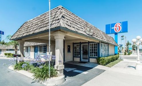 Motel 6 Kingsburg, CA