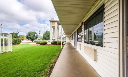 Motel 6 Anniston, AL