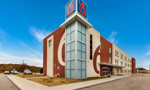 Motel 6 Poplar Bluff, MO