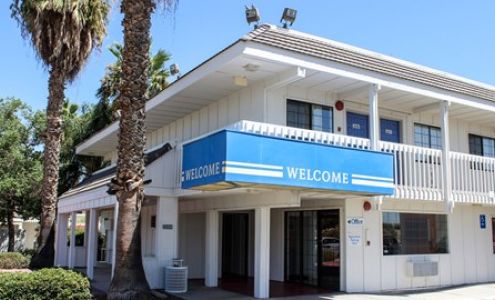 Motel 6 Coalinga, CA - East