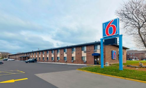 Motel 6 Oak Creek, WI