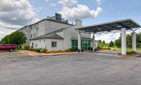 Motel 6 Menomonie, WI