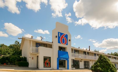 Motel 6 Leominster, MA