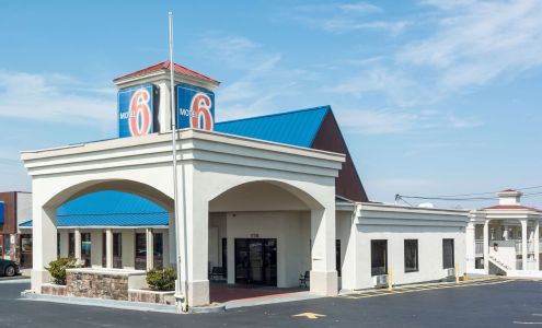 Motel 6 Calhoun, GA