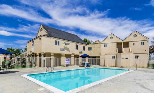 Motel 6 Buttonwillow, CA Central