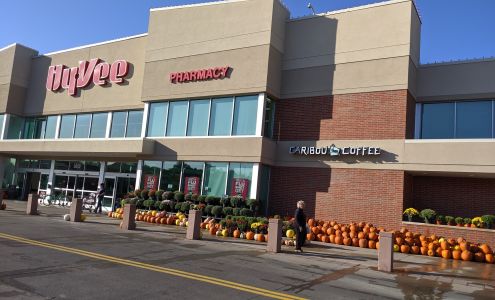 Hy-Vee Grocery Store