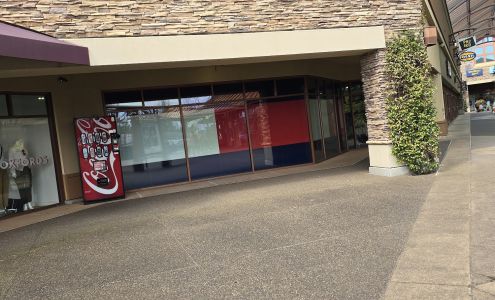 Woodburn Premium Outlets