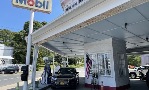 Mobil Shelter Island Heights