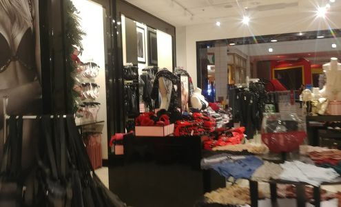 Victoria's Secret & PINK by Victoria's Secret