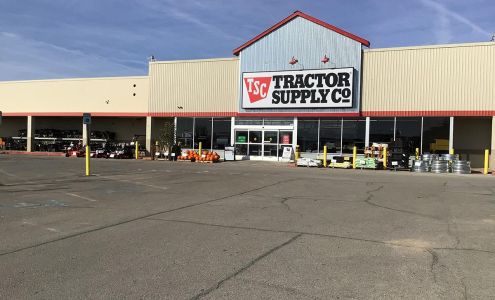 Tractor Supply Holton