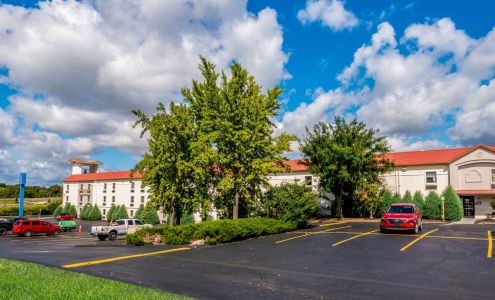 Motel 6 Hazelwood, MO