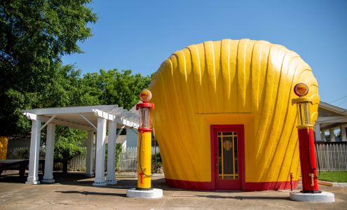 Shell-Shaped Shell Station (Historic Landmark)