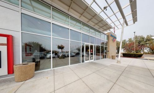 Bank of America (with Drive-thru ATM)